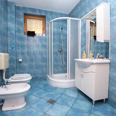 Cathedral Apartment *